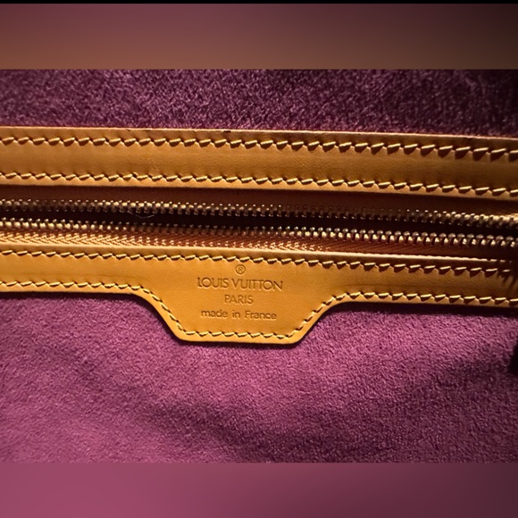 EUC LV (Pristine Interior) Epi Lussac Yellow Leather Louis Vuitton Shoulder Bag - Picture 4 of 12